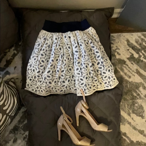 Francesca navy and off-white lace overlay skirt - Picture 2 of 4